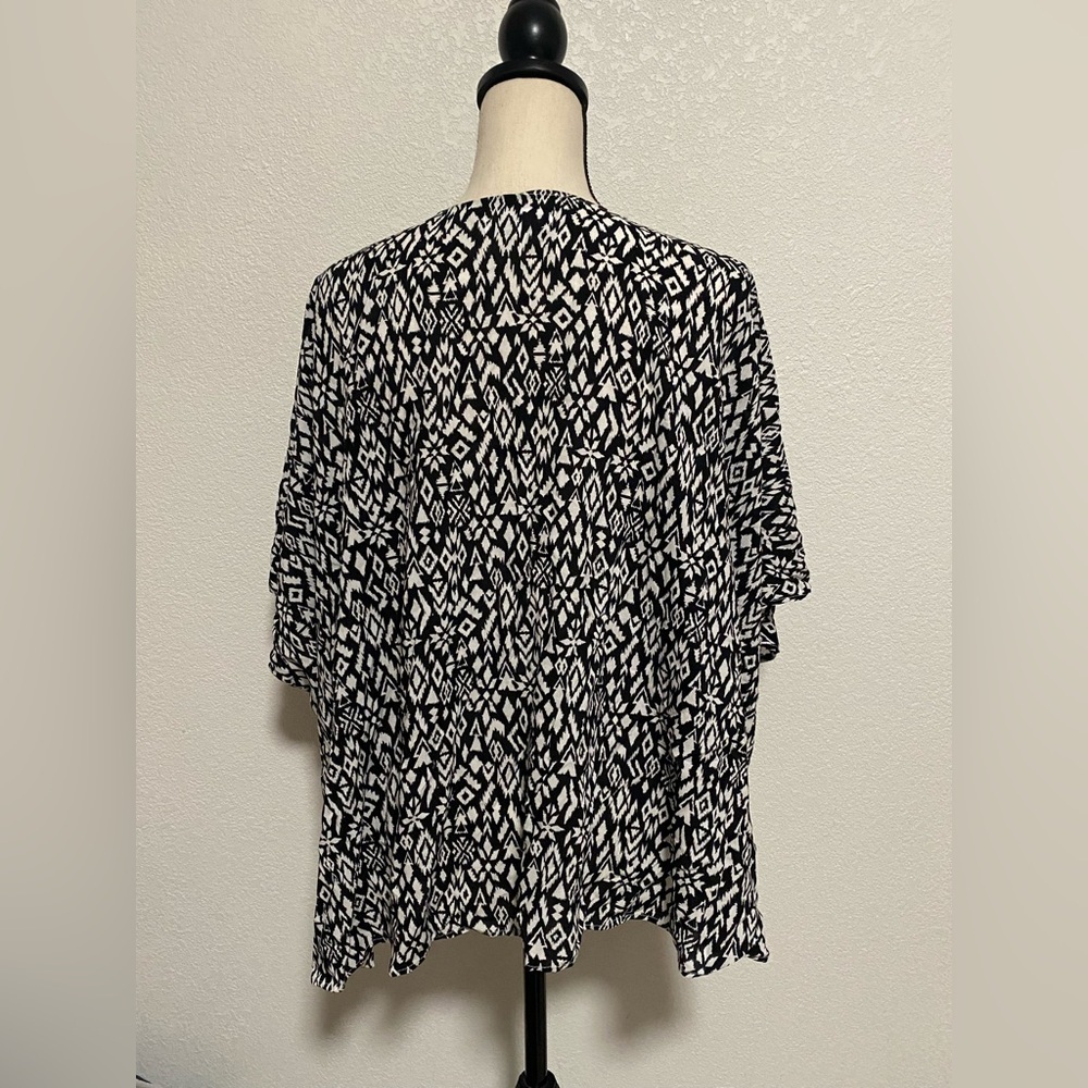 Cotton On Short Sleeve cardigan blouse - Picture 3 of 6